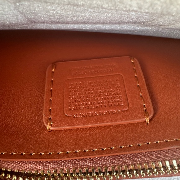 Coach X Peanuts Long Zip Around Wallet With Snoopy Woodstock Signature Motif - Picture 4 of 6